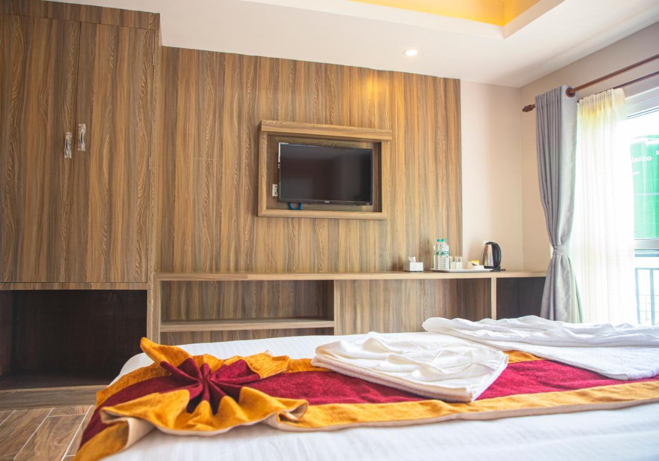 Hotel Pushkar Pokhara Exteriör bild