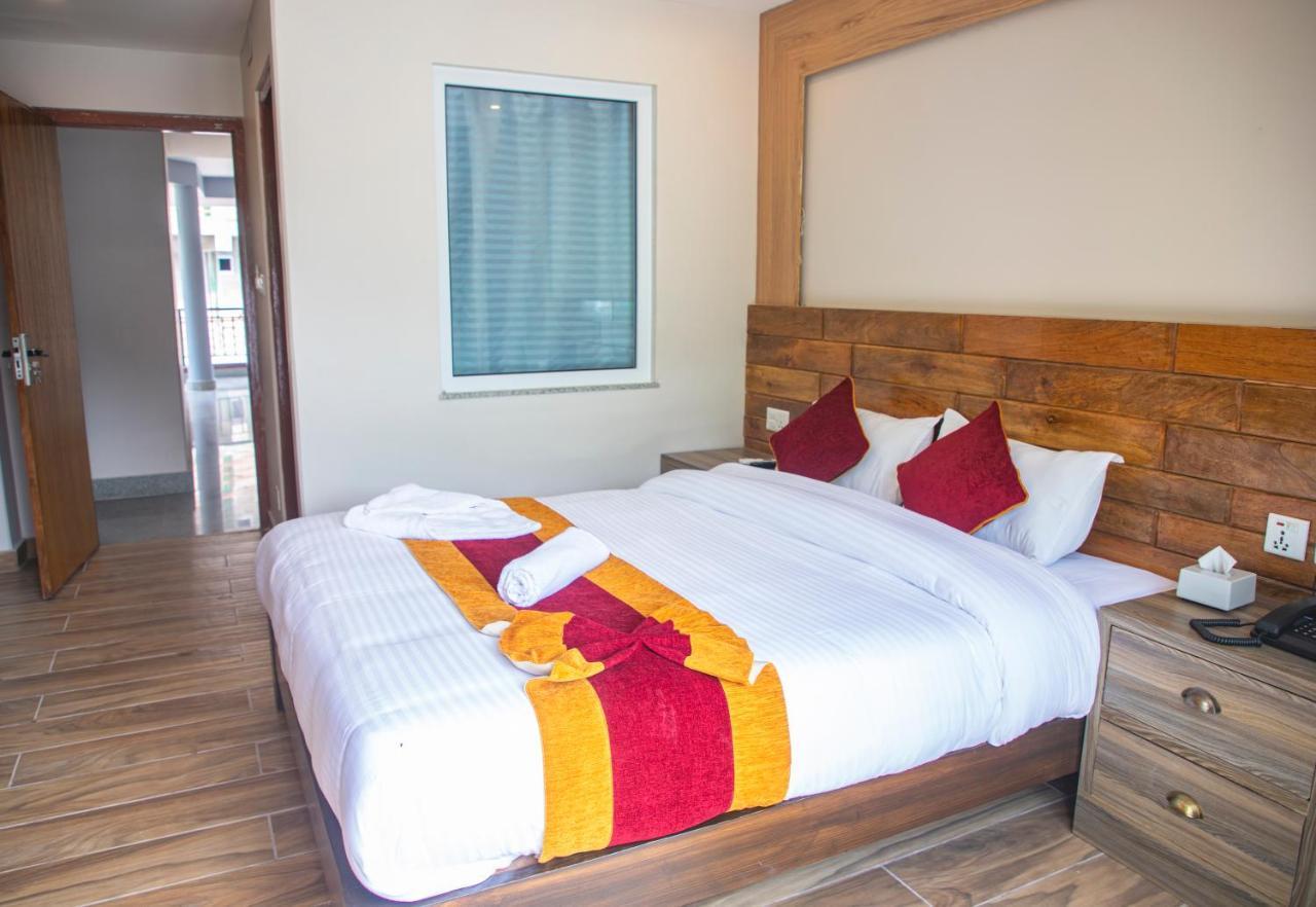 Hotel Pushkar Pokhara Exteriör bild
