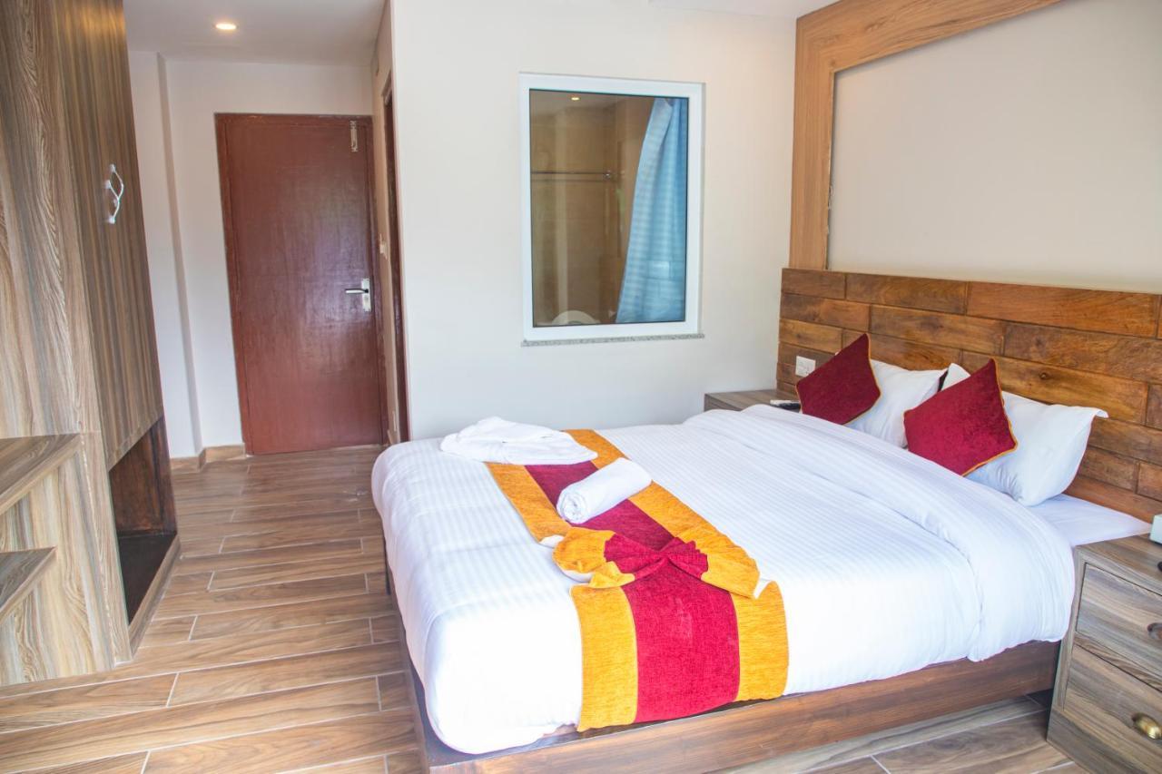 Hotel Pushkar Pokhara Exteriör bild