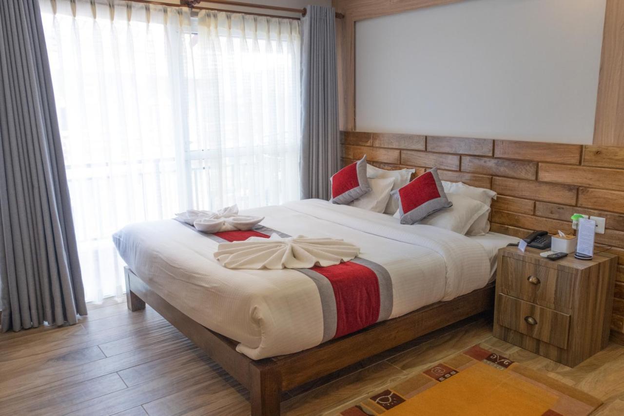 Hotel Pushkar Pokhara Exteriör bild