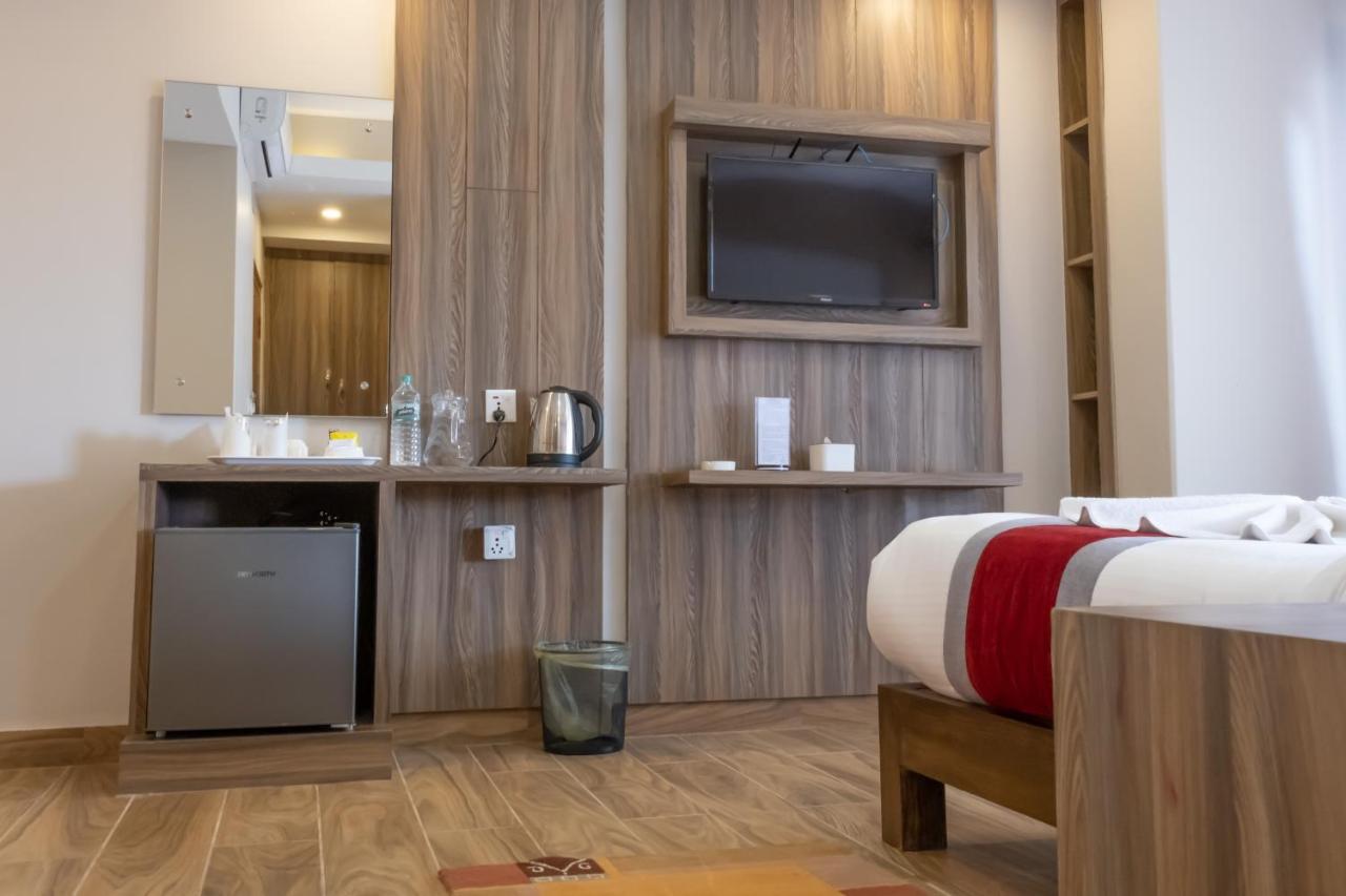 Hotel Pushkar Pokhara Exteriör bild