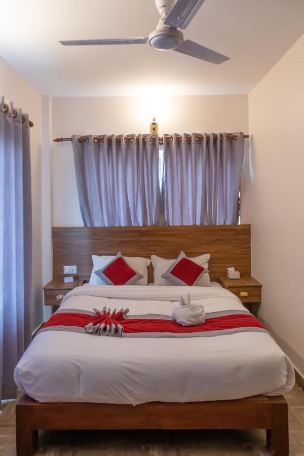 Hotel Pushkar Pokhara Exteriör bild